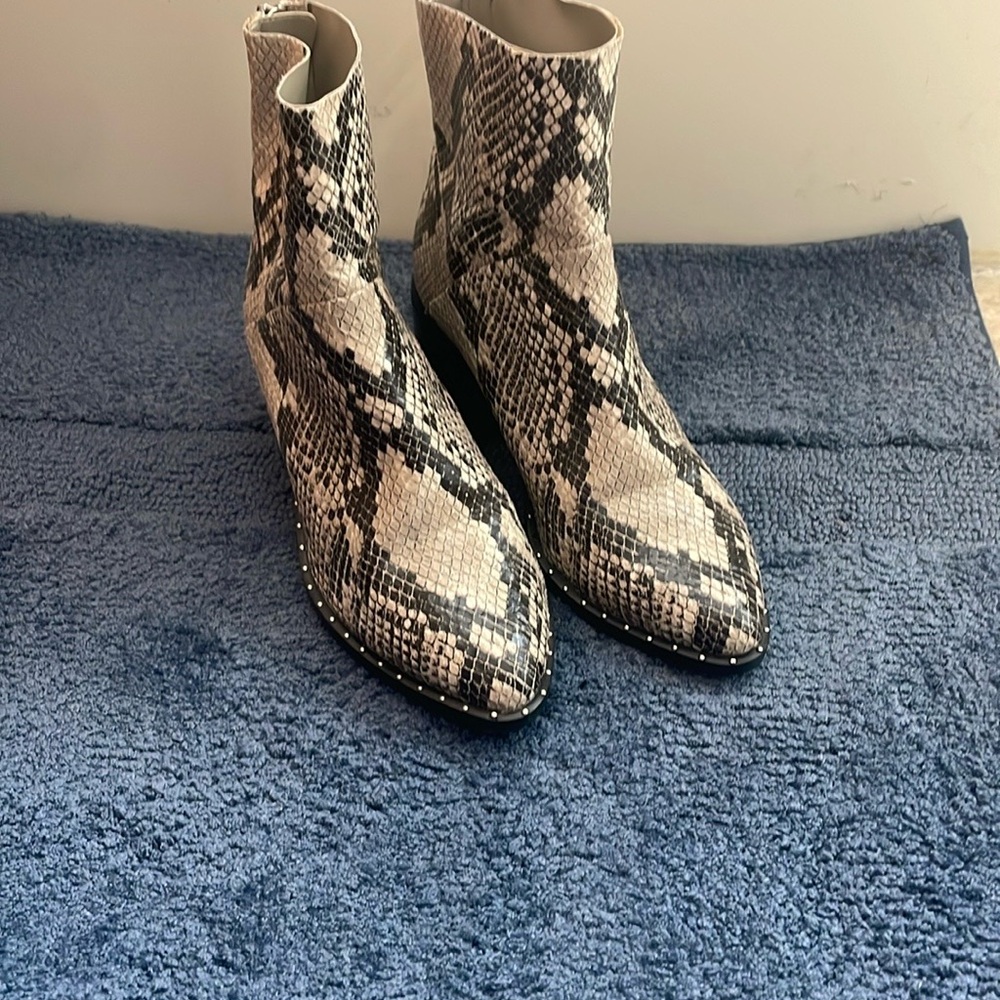 Treasure & Bond Black and White Ankle Boots Sleek Design